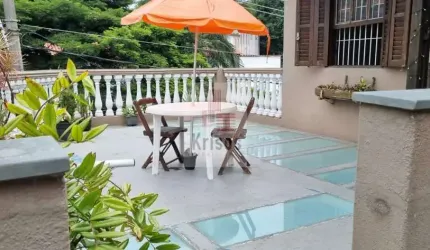 ÓTIMO SOBRADO BEM LOCALIZADO