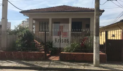 Conjunto de 7 imóveis em terreno de 392 m² com rendimentos.