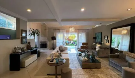 Linda Casa à Venda na Granja Viana!