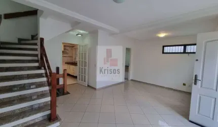 Seu Novo Lar Aguardando por Você! Lindo Sobrado em Condomínio Fechado.