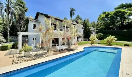 Sua Nova Casa dos Sonhos: Moderna, Integrada e de Alto Padrão!
