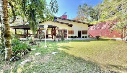 Excelente Casa à Venda com Linda Vista e Privacidade!
