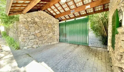 Imóvel de Alto Padrão à Venda: Linda Casa Integrada com Acabamento Impecável!