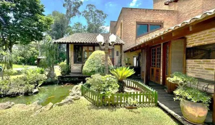 Linda Casa Rústica Integrada - Porteira Fechada em Localização Privilegiada!