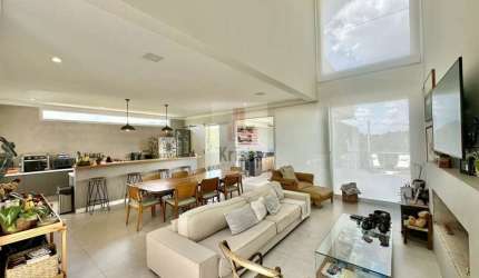 Casa Moderna Integrada com Acabamento de Alto Padrão e Vista Deslumbrante!