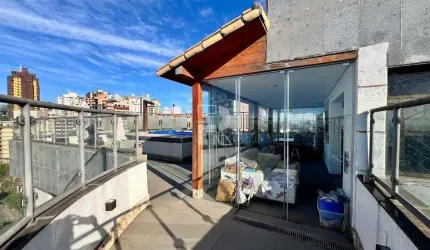 Cobertura Duplex com Vista Definitiva, Piscina Privativa e 4 Vagas – 295m²