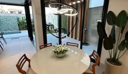 Sobrado Florais do Parque com 3 Suítes, Energia Solar, Espaço Gourmet, Piscina