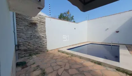 Casa a Venda, 3 Quartos 2 Suites, Lavanderia Lavabo Piscina, 4 Garagens de Carro