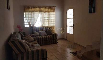 Casa Sobrado á venda de 210m² | 03 dormitórios sendo 02 banheiros | Residencial Flamboyant - São José dos Campos |