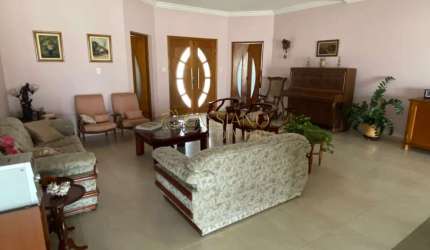 Sobrado à venda de 334,35m² | 05 dormitórios, sendo 01 suíte e 04 vagas de garagem | Condomínio Santa Helena - Caçapava |