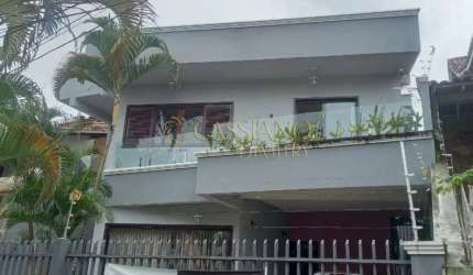 Sobrado à venda de 270m² |  04 domitórios, sendo 02 suítes e 04 vagas de garagem |  Jardim Esplanada II | São José dos Campos |