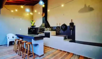 Sobrado à venda de 200m² | 03 dormitórios sendo 01 suíte, 03 bnheiros e 02 vagas de garagem | Villa Branca - Jacareí |