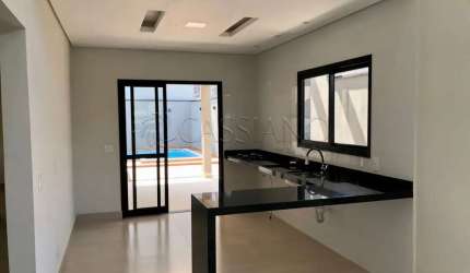 Casa térrea à venda de 140m² | 03 dormitórios, sendo 01 suíte e 02 vagas de garagem | Condomínio Bela Vista - Parque Residencial Maria Elmira | Caçapava |