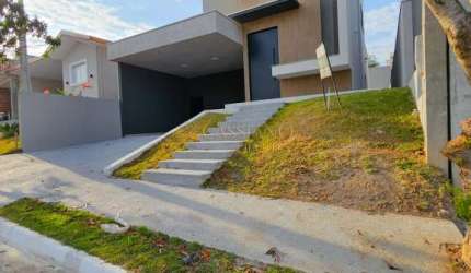 Casa à venda de 148m² | 03 dormitórios, sendo 01 suíte e 02 vagas de garagem | Condomínio Reserva do Vale - Caçapava |