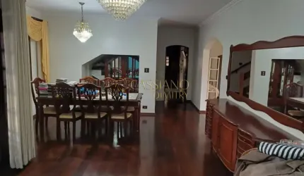 Sobrado à venda de 310m² | 03 dormitórios, sendo 2 suítes e 04 vagas de garagem | Jardim das Industrias | São José dos Campos |