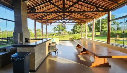 -Chácara ótima localização, acesso lado corumbá, toda formada, estrutura gado, cavalos, divisões pastagens, rica em água casa sede, casa caseiro