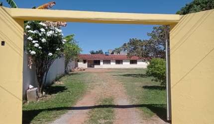 -Casa 03 quartos, condomínio fechado terreno de 1000m2 ótima localização