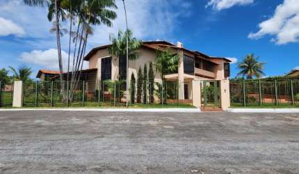 -Casa estilo colonial 5 quartos sendo 3 suítes melhor quadra do park way sala pé direito duplo área de lazer, piscina, churrasqueira imóvel muito confortável e agradável.