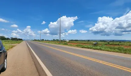 -Vendo excelente imóvel chácara localização privilegiada frente par a BR 080