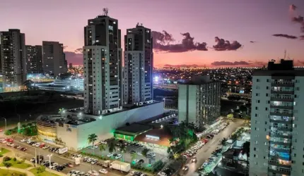-Apartamento 4 quartos (transformado 3 suítes com closet), andar alto, vista livre, mobiliado