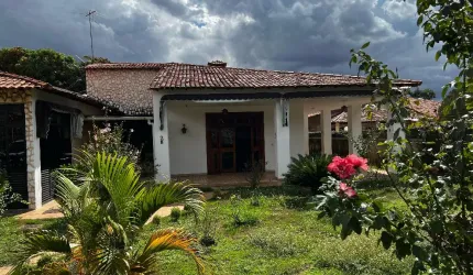 -Casa ampla térrea 6 suítes casa colonial excelente condomínio fechado e localização privilegiad