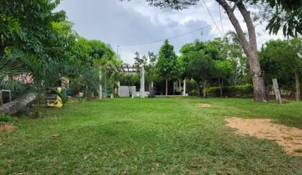 Excelente Chácara 3000m2 em condomínio fechado com segurança e área de lazer coletiva.