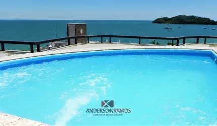Cobertura com piscina e vista panorâmica em Bombinhas