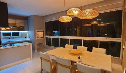 Apartamento muito bem Mobiliado de 3 Dormitórios, sendo uma Suíte, Garagem para