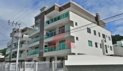Apto na praia de Bombinhas, centro.