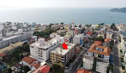 Apartamento com 3 suítes no centro de Bombinhas.