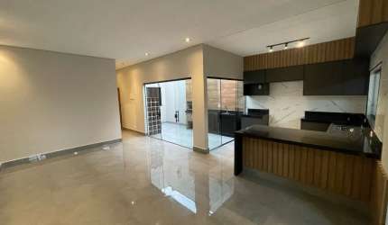 VENDO CASA TÉRREA COM 3 QUARTOS (1 SUÍTE) EM BRAGANÇA PTA-SP.