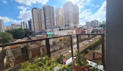 Apartamento espaçoso e ensolarado de 109 m2, 3 dormitórios, sendo 1 suíte, 2 vagas, com sacada à ve
