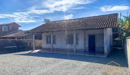 Casa com 3 quartos próximo do mar em Balneário Barra do Sul - Salinas