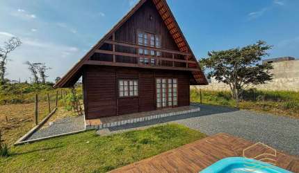 Casa Chalé com piscina em Balneário Barra do Sul - bairro Salinas