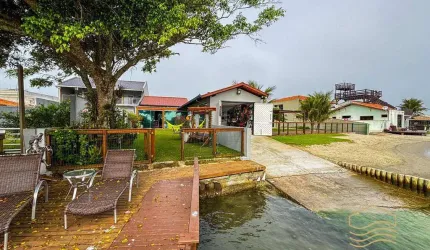 Casa Fundos Lagoa em Balneário Barra do Sul - Centro