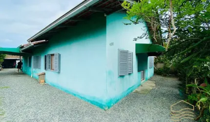 Casa averbada, 6 dormitórios 350m do mar - Balneário Barra do Sul - Centro