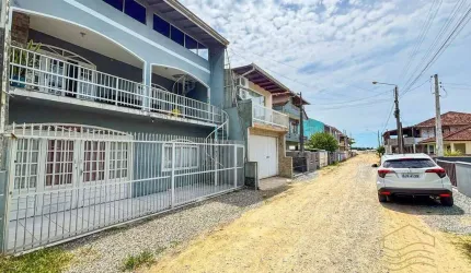 Triplex à 50 metros da lagoa da Boca da Barra - Balneário Barra do Sul