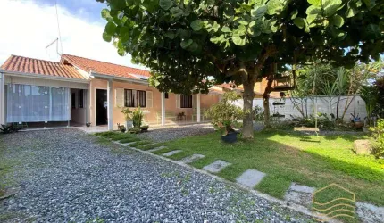 Casa de Laje 2 Dormitórios 50m do Mar - Balneário Barra do Sul - Centro