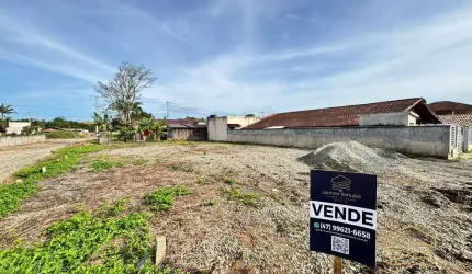 Terreno de esquina à 200m da lagoa em Balneário Barra do Sul - Costeira