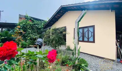 Casa 3 dormitórios em rua ASFALTADA - Balneário Barra do Sul - Pinheiros