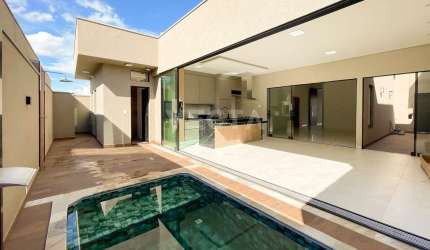 Casa Nova com 3 Suítes e Área Gourmet no Condomínio Village Provence