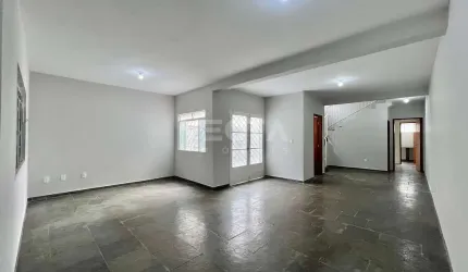 Charmosa Casa Assobradada para Locação no Bairro Cidade Nova - Perto do Plaza Avenida Shopping!