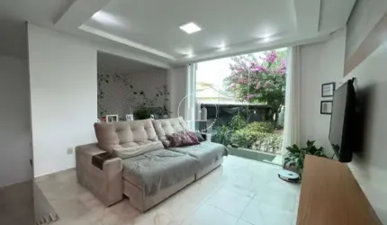 Casa com 3 Quartos sendo 2 Suítes - Ponta de Baixo