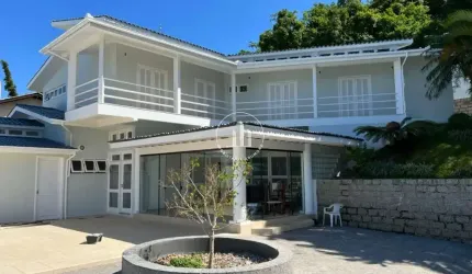 Casa 5 Quartos com Piscina - Ponta de Baixo