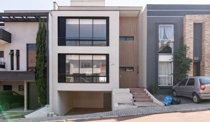 Casa Alto Padrão 4 Quartos Sendo 1 Suíte Master com hidro 2 Quartos Demi-Suíte e 1 Quarto Escritório