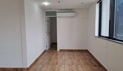 SALA COMERCIAL DE 42 M² E 2 VAGAS DE GARAGEM