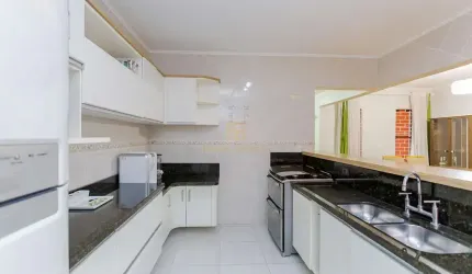 Sobrado semi-mobiliado com 4 quartos e 184m  no Jardim das Américas  Curitiba