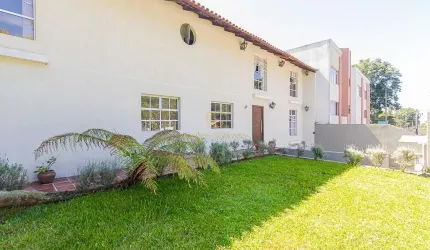 Casa Residencial - Comercial de 314m  - Bom Retiro - Curitiba- frente à Escola Alemã