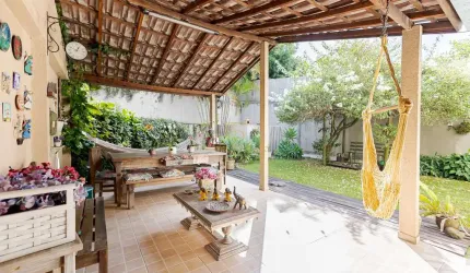 SOBRADO NO BAIRRO UBERABA EM CURITIBA  203,70M  PRIVATIVOS  330M  DE TERRENO  3 QUARTOS