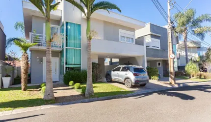 CASA DE ALTO PADRÃO NO VILAGGIO SANTA CORONA, 3 QUARTOS – 197M² CONSTRUÍDOS